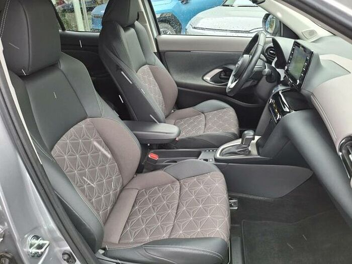 Toyota Yaris Cross Toyota Yaris Hybrid S Adventure... Comfort