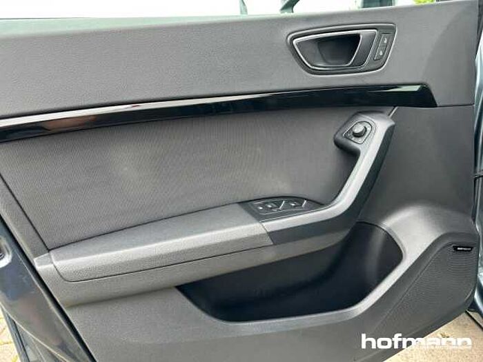 SEAT Ateca FR DSG 4WD AHK 360 Kamera 8-Fach El. Pano Navi Alcantara Soundsystem LED E